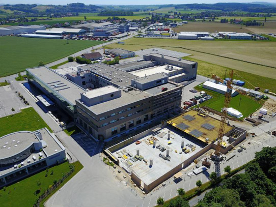 Picture: EVG’s headquarters, including construction site for additional production and test capacity.