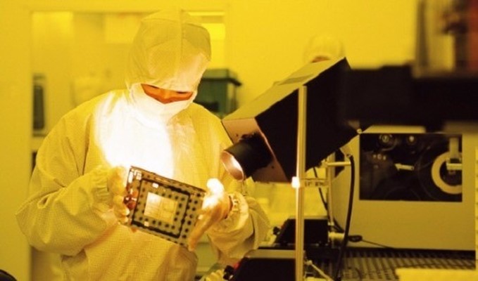 Related Korean industries are showing the response that Korean companies are out of reach as the trade war between the US and China is expanding to the semiconductor sector.