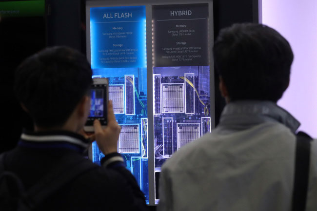 Visitors at SEDEX 2017 held at Coex from Oct. 17-19 (Yonhap) Visitors at SEDEX 2017 held at Coex from Oct. 17-19 (Yonhap)