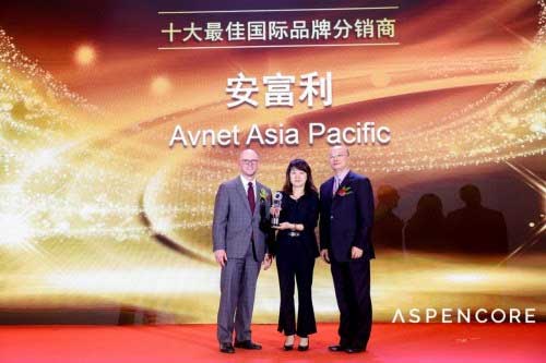  Ms. Grace Dong, Senior Director, Sales and Supplier Management, Avnet China, on stage accepting the award for Avnet at the Global Electronic Component Distributor Awards Program in Shenzhen
