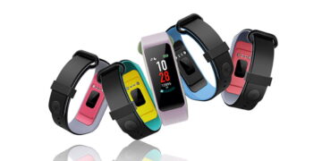 Bluetooth LE smartband tracks detailed fitness metrics for up to ten days between charges