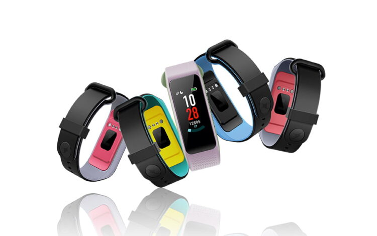 Bluetooth LE smartband tracks detailed fitness metrics for up to ten days between charges