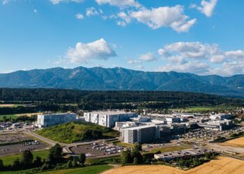 Infineon opens high-tech chip factory for power electronics on 300-millimeter thin wafers