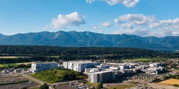 Infineon opens high-tech chip factory for power electronics on 300-millimeter thin wafers
