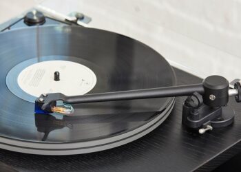 Phillips-Medisize and U-Turn Audio Turn Up the Volume on Tonearm Performance for Next-Gen Turntables