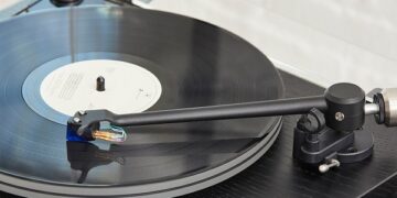 Phillips-Medisize and U-Turn Audio Turn Up the Volume on Tonearm Performance for Next-Gen Turntables