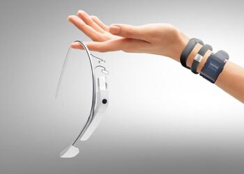 Wearable Technology: Revolutionizing Industries and Transforming Daily Lives