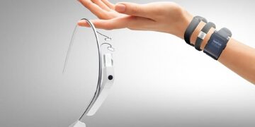 Wearable Technology: Revolutionizing Industries and Transforming Daily Lives