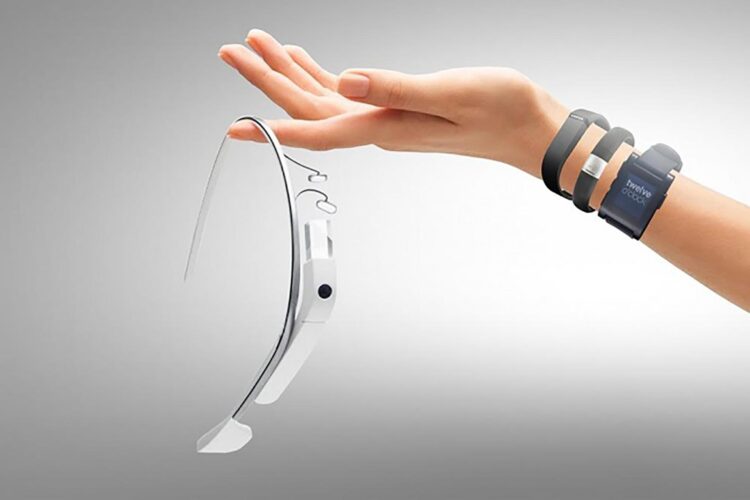 Wearable Technology: Revolutionizing Industries and Transforming Daily Lives