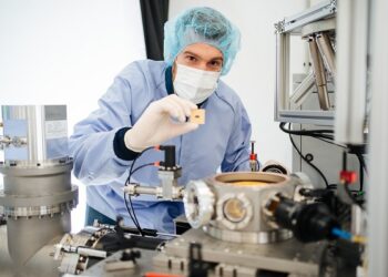 Infineon and Oxford Ionics awarded contract to build a mobile quantum computer