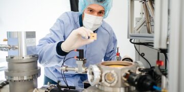 Infineon and Oxford Ionics awarded contract to build a mobile quantum computer