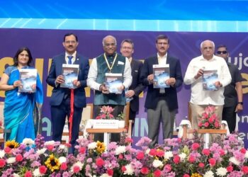Gujarat CM Flags Off Gujarat SemiConnect and 19th IESA Vision Summit