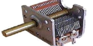 What Is an Air Capacitor? Construction, Working, Circuit & Applications