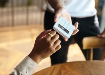 Infineon’s SECORA™ Connect X and SECORA™ Wallet brings secured contactless payment to smart wearables