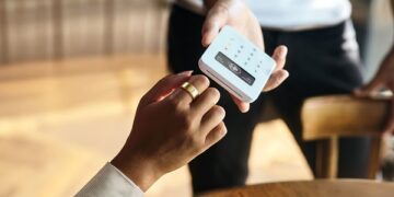 Infineon’s SECORA™ Connect X and SECORA™ Wallet brings secured contactless payment to smart wearables